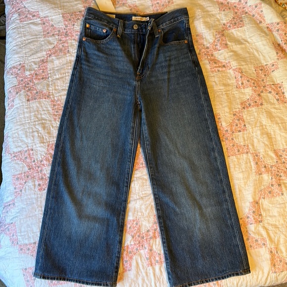 Ribcage Wide Leg Levi’s Cropped - Picture 1 of 11